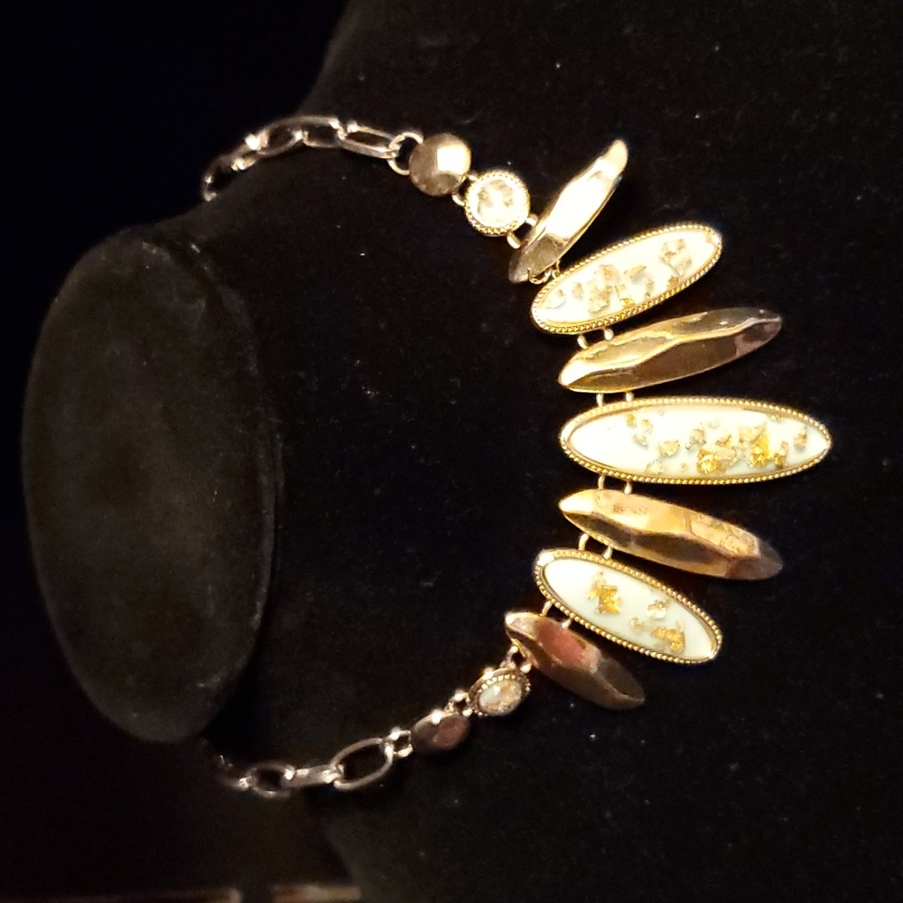 Gold metal and mint green necklace